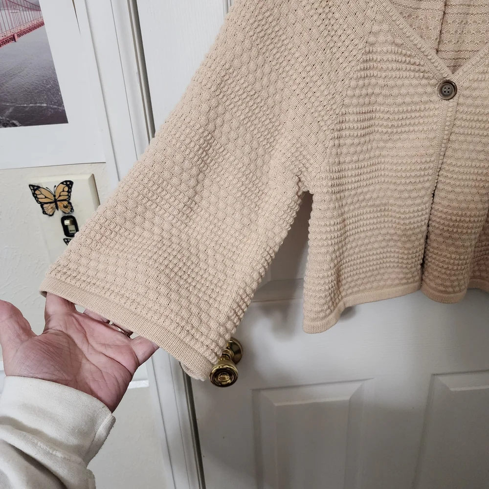 Women's Cream Sweater Size Small - Picture 4 of 5